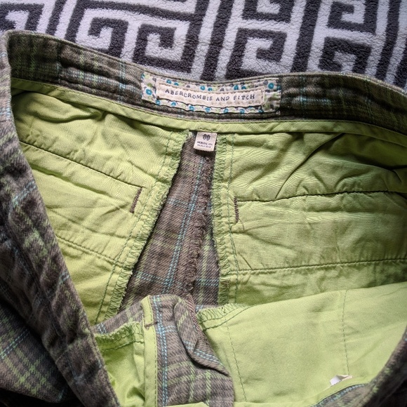 A&F green plaid short shorts 00 - Picture 5 of 6